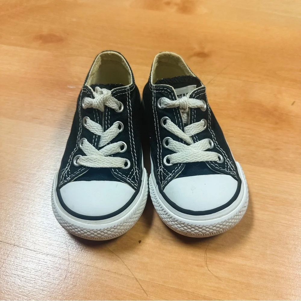 Converse Black & White Chuck Taylor All Star Low Top Lace Up Sneaker Toddler 5